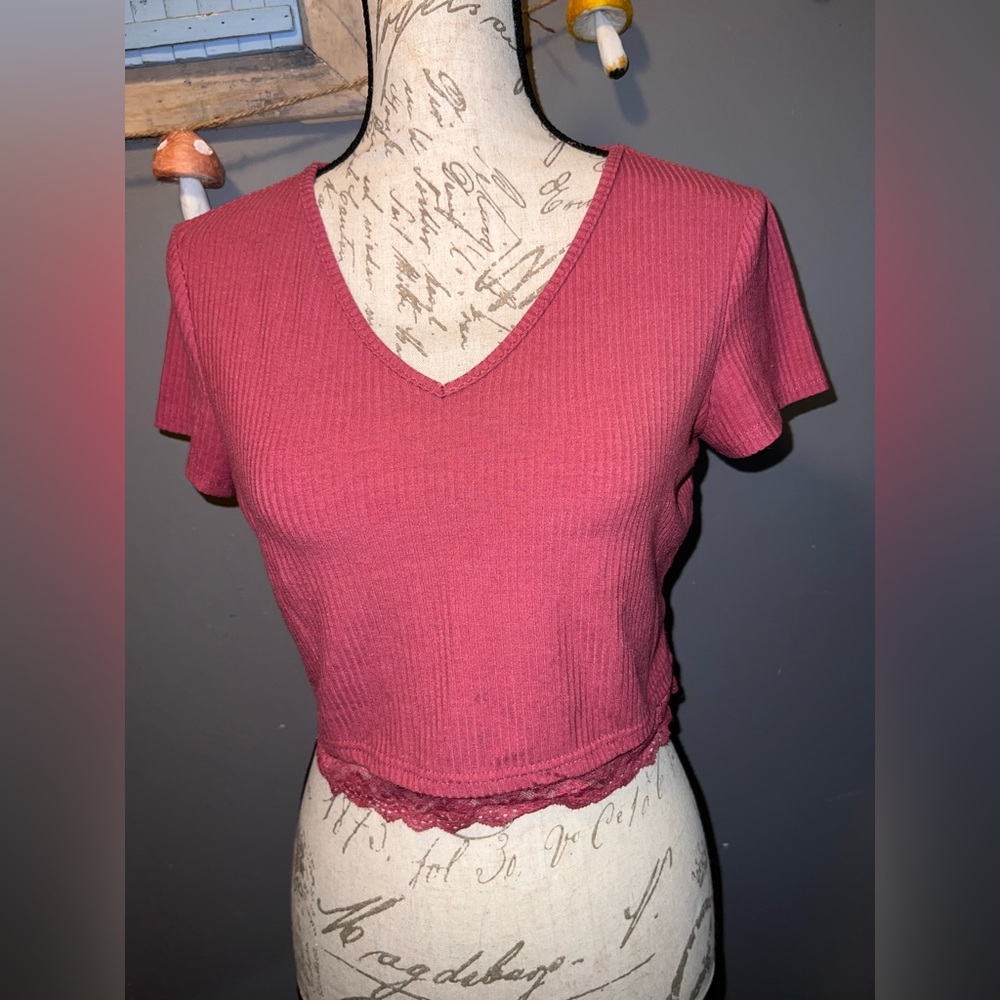Plain red cropped t-shirt